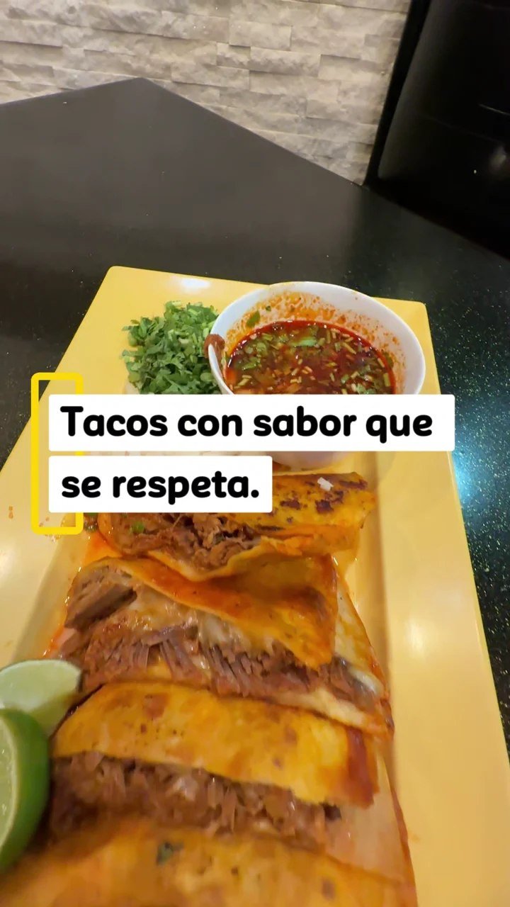 Tacos and consommé at El Parián: a food content sample.